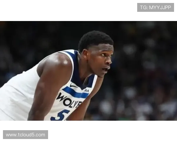 安东尼·爱德华兹:从飞行员到银幕英雄的传奇人生与成长历程 安东尼·爱德华兹:从飞行员到银幕英雄的传奇人生与成长历程