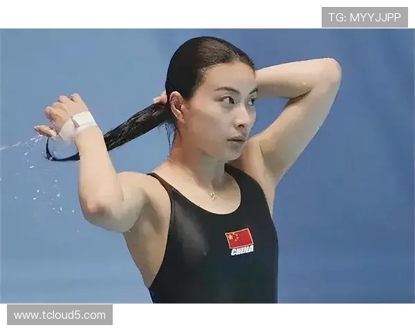 从高空跃入水中的艺术与勇气探秘跳水运动的力量与美感 从高空跃入水中的艺术与勇气探秘跳水运动的力量与美感