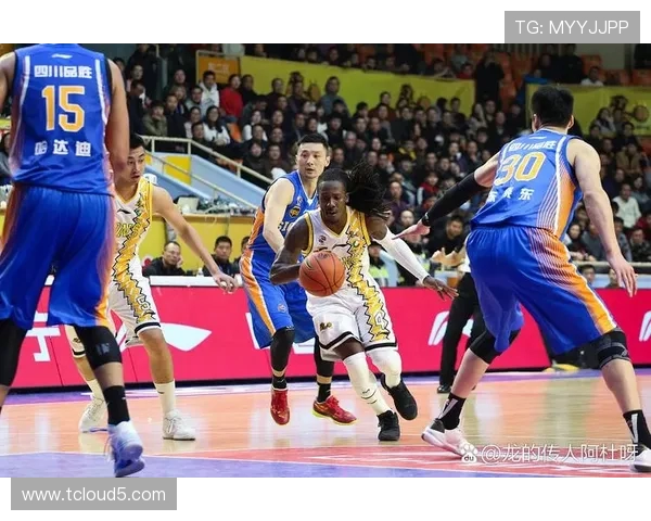 聚焦篮球超级巨星成长历程与赛场荣耀全面解读其影响力与未来展望 聚焦篮球超级巨星成长历程与赛场荣耀全面解读其影响力与未来展望