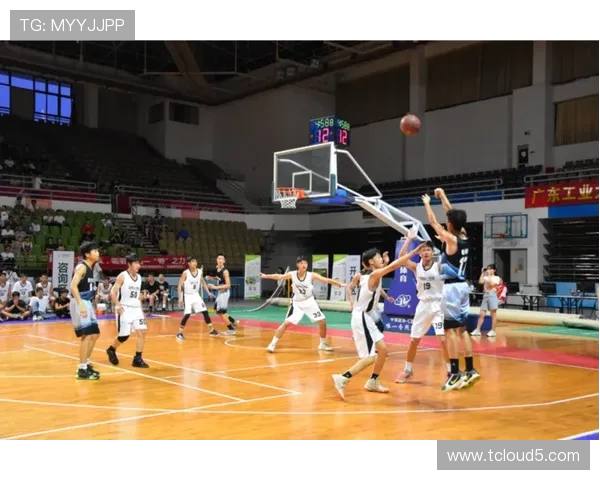 广州篮球队快攻策略分析及其在比赛中的成效与不足之处探讨