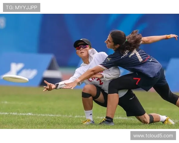 成都飞盘队在攀岩联赛中的团队协作表现精彩纷呈值得点赞