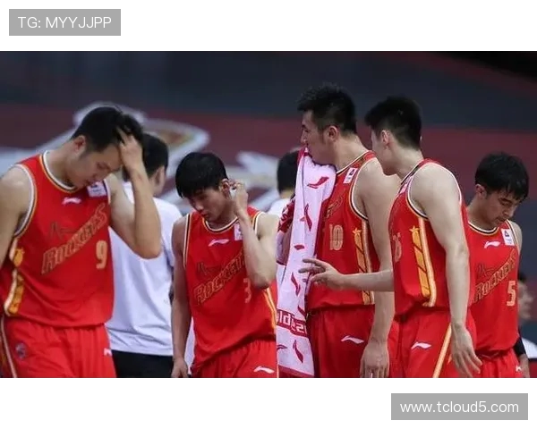 八一男篮与福建男篮激战正酣谁能在赛场上笑到最后